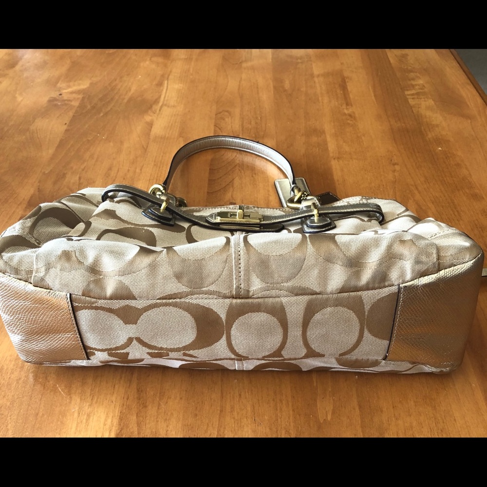 Coach Chelsea Jaden shoulder purse. Gently used. - Picture 4 of 4